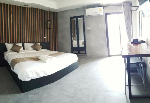 4. 앳 칸탕 로프텔..