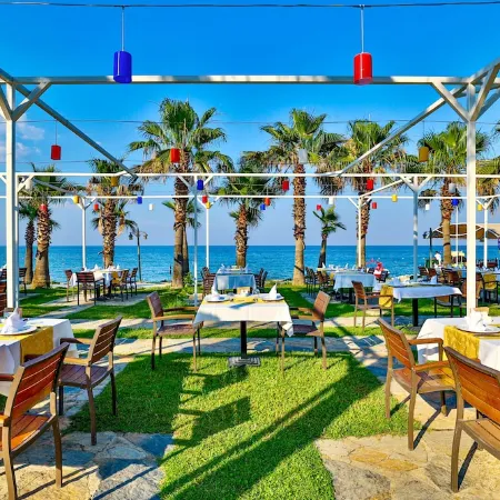 Crystal Flora Beach Resort - Ultimate All Inclusive Отели рядом с достопримечательностью «Пляж Бельдиби»