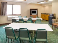 Super 8 by Wyndham Omaha Eppley Airport/Carter Lake Hotels in Carter Lake