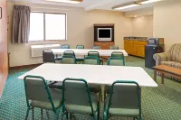 Super 8 by Wyndham Omaha Eppley Airport/Carter Lake Hotels in Carter Lake