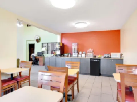 克利爾沃特-聖德彼得堡機場温德姆速8酒店 皮尼拉斯縣酒店