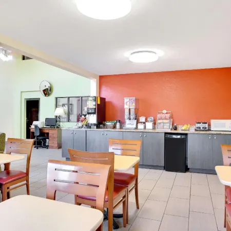 Super 8 by Wyndham Clearwater/St. Petersburg Airport