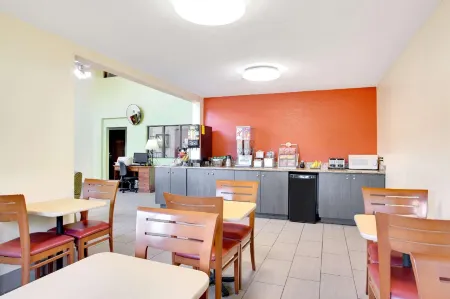 Super 8 by Wyndham Clearwater/St. Petersburg Airport