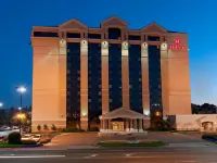 Hilton Jackson Отели рядом с достопримечательностью «Dr A H McCoy Federal Building»