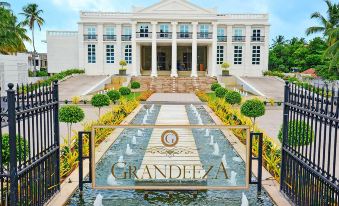 Grandeeza Luxury Hotel