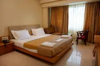 Summer Plaza Resort Hotels in Khingar