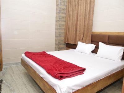 Hotel Al Sharif Manzil 90 Mtrs from Dargah