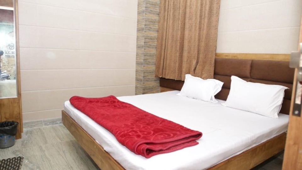 Hotel Al Sharif Manzil 90 Mtrs from Dargah