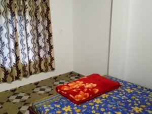 Arora Homestay | Rooms & Kitchen