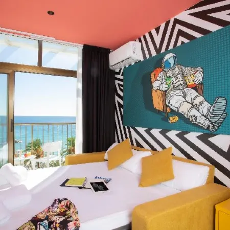 Casual Pop Art Benidorm
