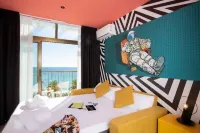 Casual Pop Art Benidorm - Ocean View