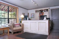 Riverside Inn - Pet-friendly