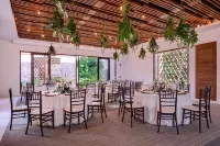 Botanika Osa Peninsula, Curio Collection by Hilton - breakfast