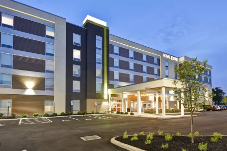 Home2 Suites by Hilton Blue Ash Cincinnati Отели рядом с достопримечательностью «Serene Suites Premier Memory Care»