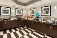 Hampton Inn Appleton (Fox River Mall Area) - breakfast