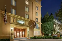 Hampton Inn New Orleans-St. Charles Ave./Garden District Hoteles cerca de Columns