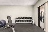 Days Inn by Wyndham Paris - Gym