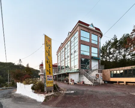 Changwon Hatnimdalnim Pension