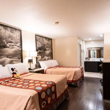 Super 8 by Wyndham Anaheim/Disneyland Drive