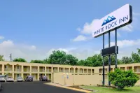 White Rock Inn - parking