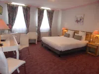 Logis - Hostellerie Saint-Louis & Restaurant Pauze Hotels in Esquelbecq