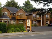 Lighthouse Inn Hotels near Haystack Gallery