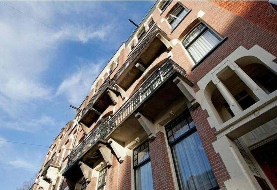 Sézane's Lodges: Shared Home - Not Hotel - in Museum District