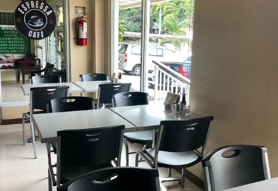 3. 프리즘 호텔..