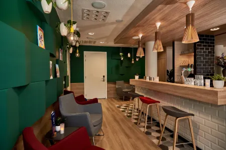 Holiday Inn Express Amsterdam - City Hall Отели рядом с достопримечательностью «Мост Питон»