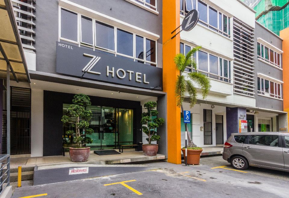 5. Z Hotel ..