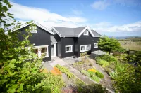 Red Robin - Vacation Homes Next to Svartifossur Waterfall Hotels near Vesturkirkjan Church