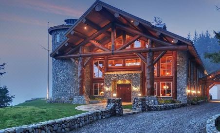 LX28: Gold Beach Oceanfront Estate - Housity