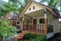 Thumneab Guesthouse Các khách sạn ở Ban Tham Niap