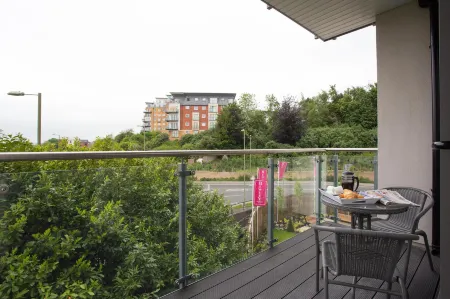 Western Gate - Luxury 2 Bed Downtown Apartment