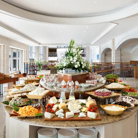 Golden Crown Hotel