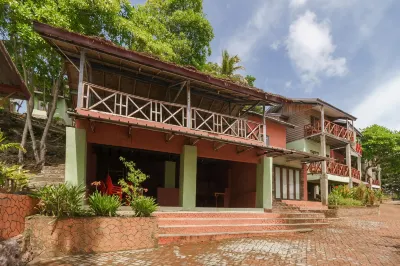 RedDoorz Syariah @ Sumur Tiga Beach Sabang Hotels near Gua Sarang