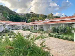 Midenza Seaside & Nature Retreat