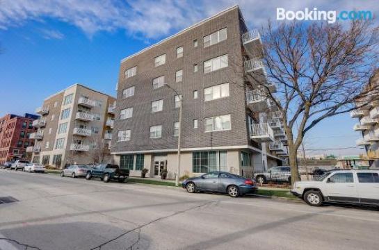 Frontdesk 124 W Washington St Apts Milwaukee - Housity