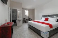 RedDoorz Plus near RS Royal Prima Medan Hotels in Medan Petisah