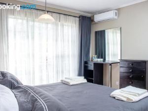 Inviting 3-Bed Apartment in the City