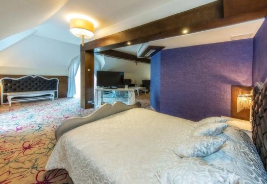 3. 호텔 & 스파 ..