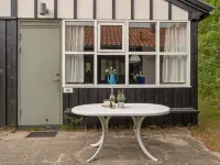 "Bennek" - 200m from the Sea