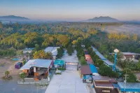 Praewdao Khitchakut Hotels in Makham District