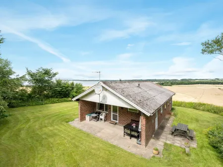 "Ephra" - 250m to the Fjord Отели в г. Roslev