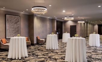 DoubleTree by Hilton Pointe Claire Montreal Airport West