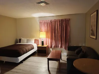Uptown Motel Hotels in Естеван
