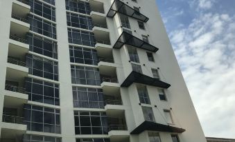 First Divine Suites - Hydro Park