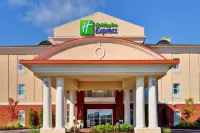 Holiday Inn Express Mccomb Отели рядом с достопримечательностью «C C Moore Stadium Pressbox»