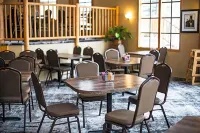 Glacier House Hotel & Resort - breakfast