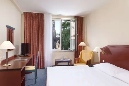 Sorat Hotel Brandenburg Отели в г. Бецзехайде